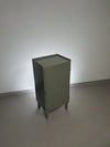Prachtig werkplaatskastje. Grijs metaal lockertje.
Industrial small sideboard