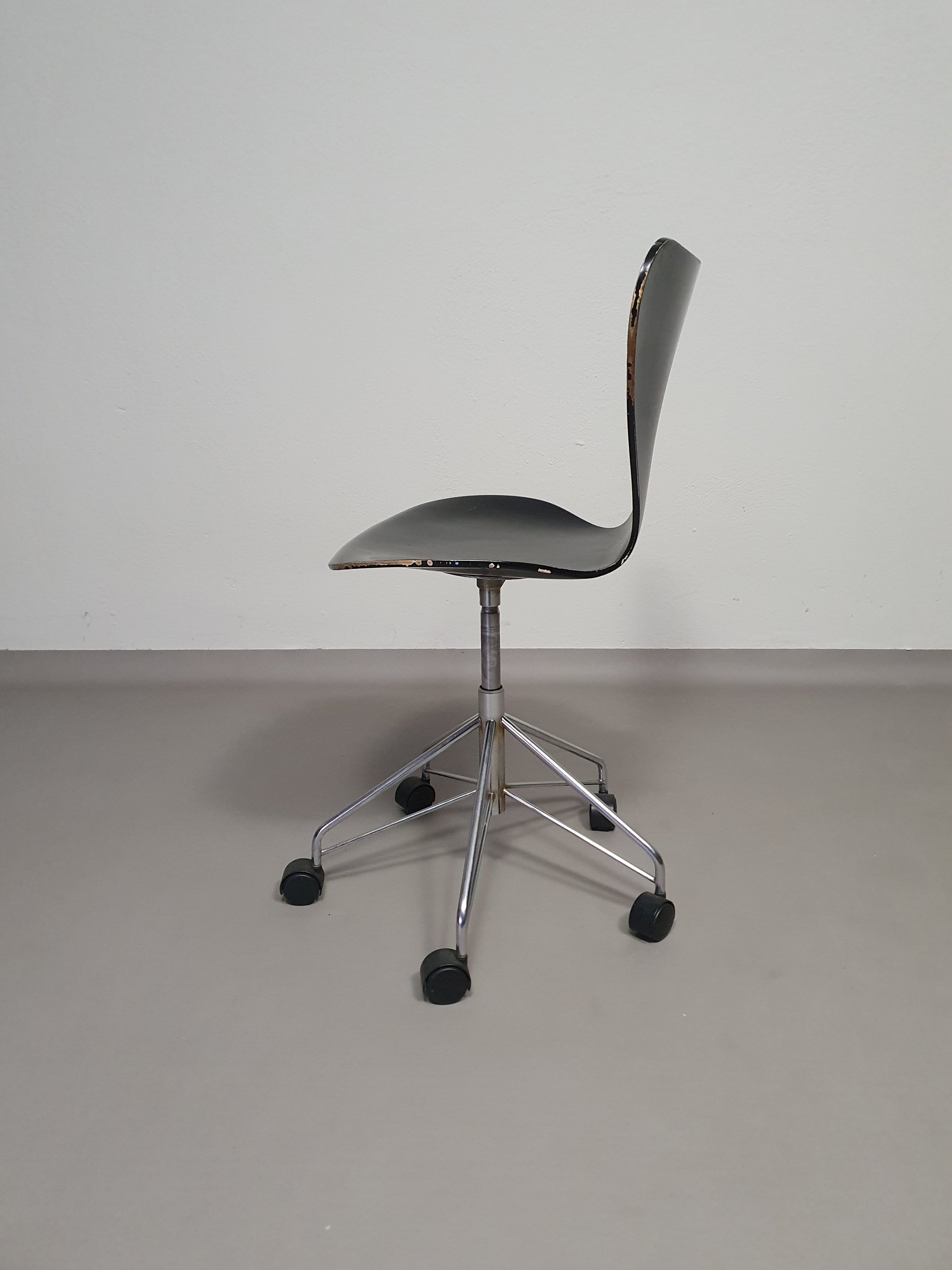 Vintage draaistoel model 3117 van Arne Jacobsen voor Fritz Hansen