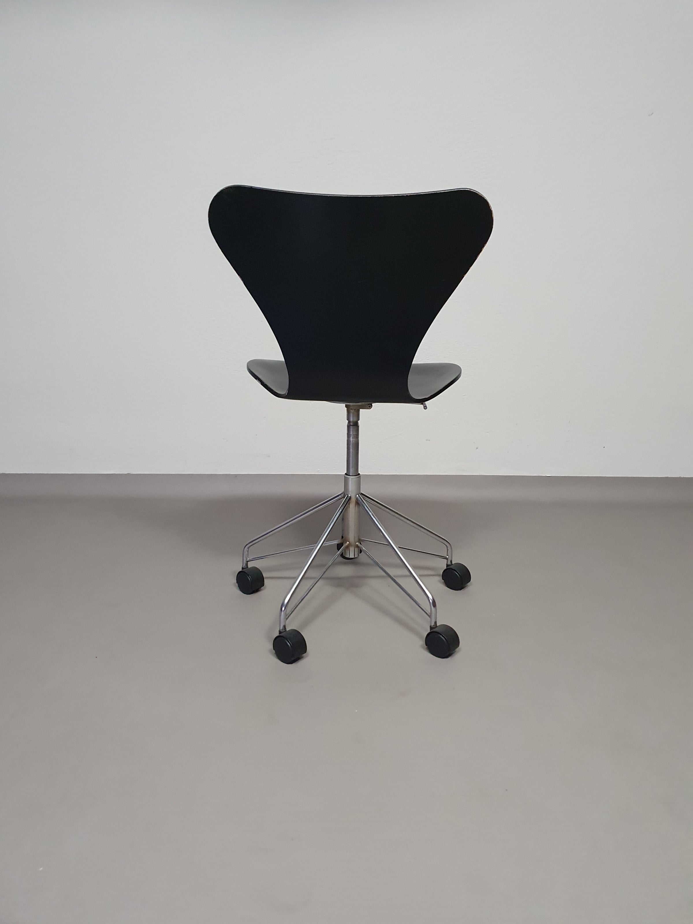 Vintage draaistoel model 3117 van Arne Jacobsen voor Fritz Hansen