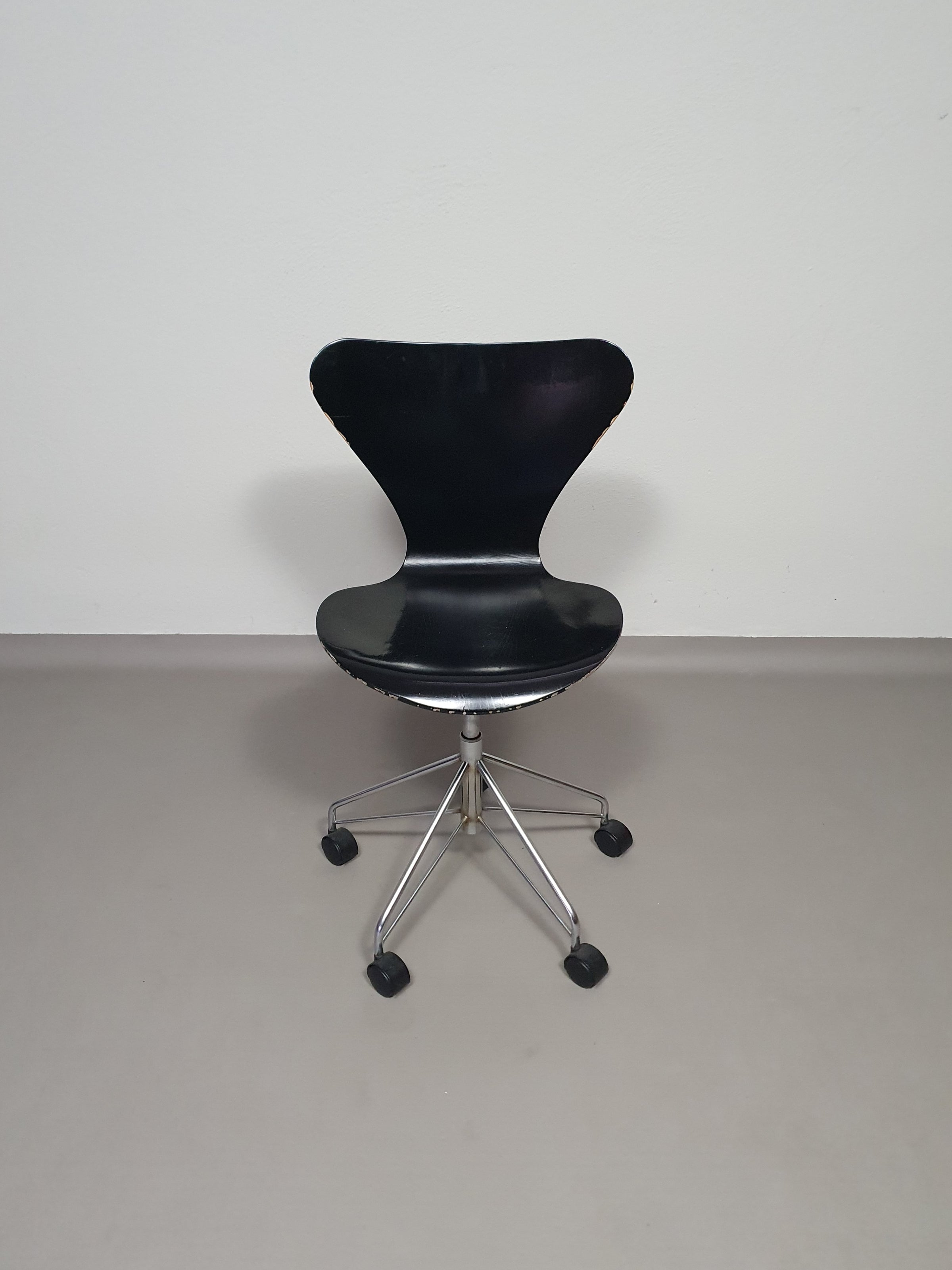 Vintage draaistoel model 3117 van Arne Jacobsen voor Fritz Hansen