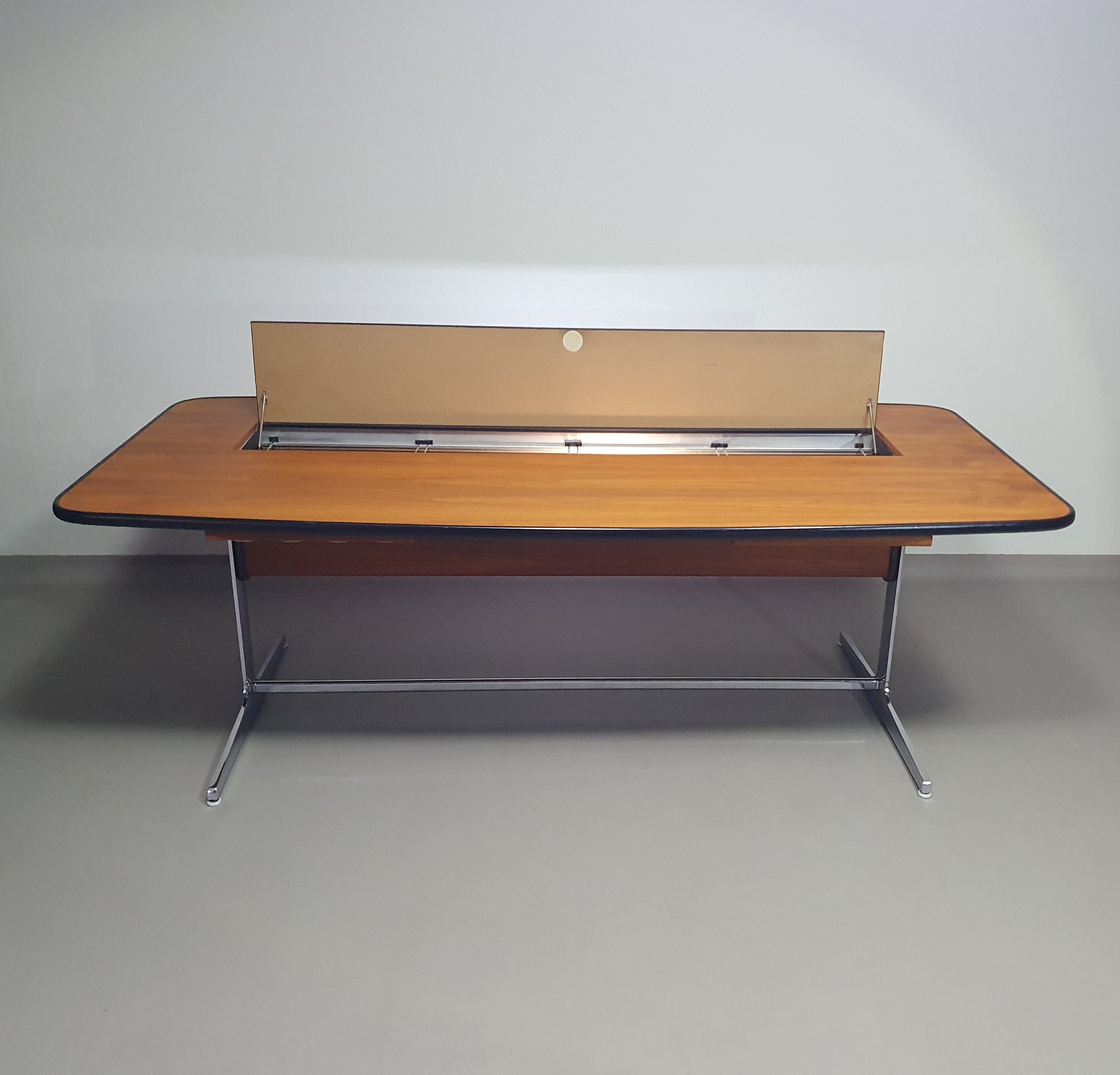 George Nelson / Type Action office conference desk Manufacturer Herman Miller Year 1964 
