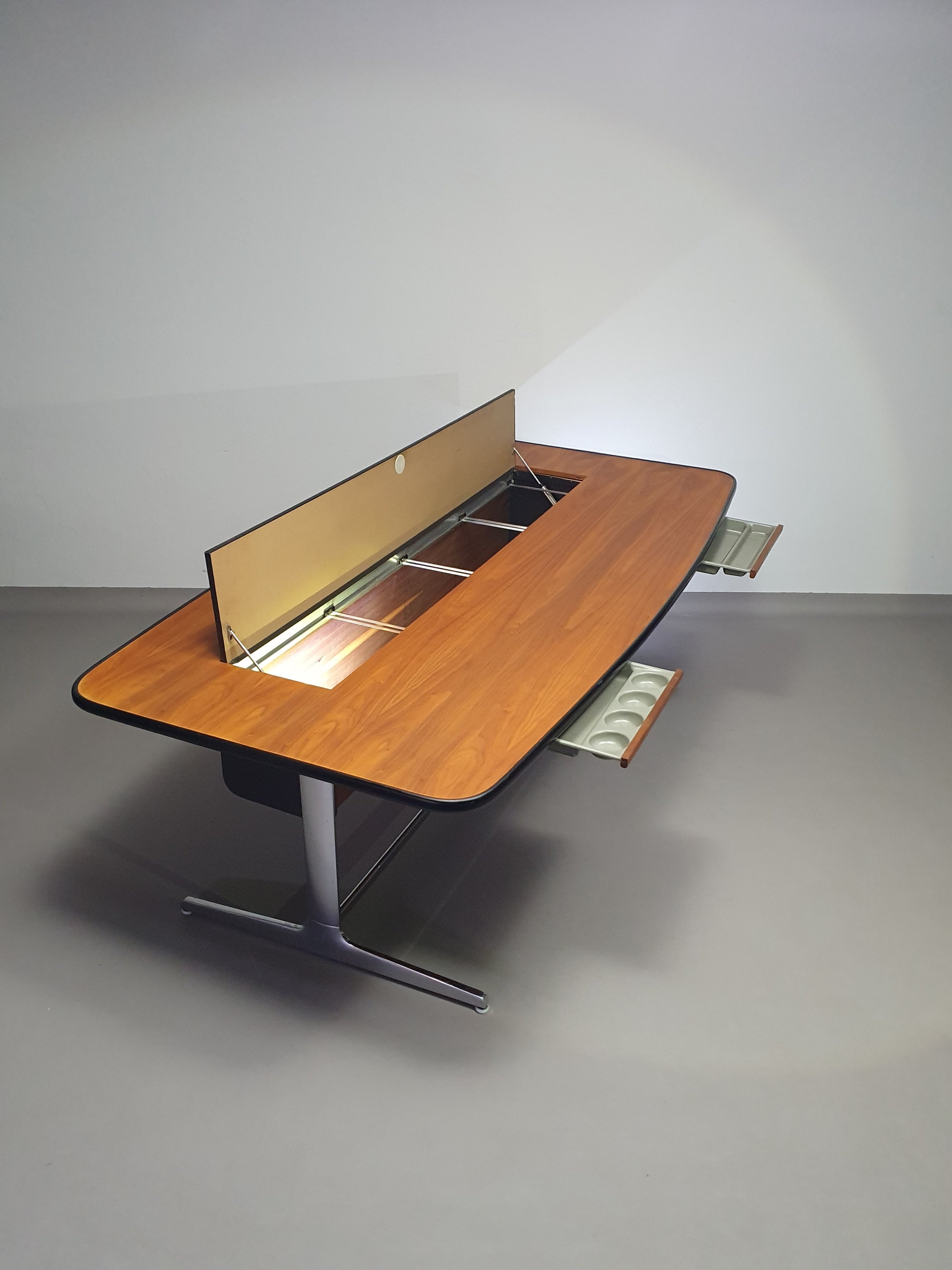 George Nelson / Type Action office conference desk Manufacturer Herman Miller Year 1964 