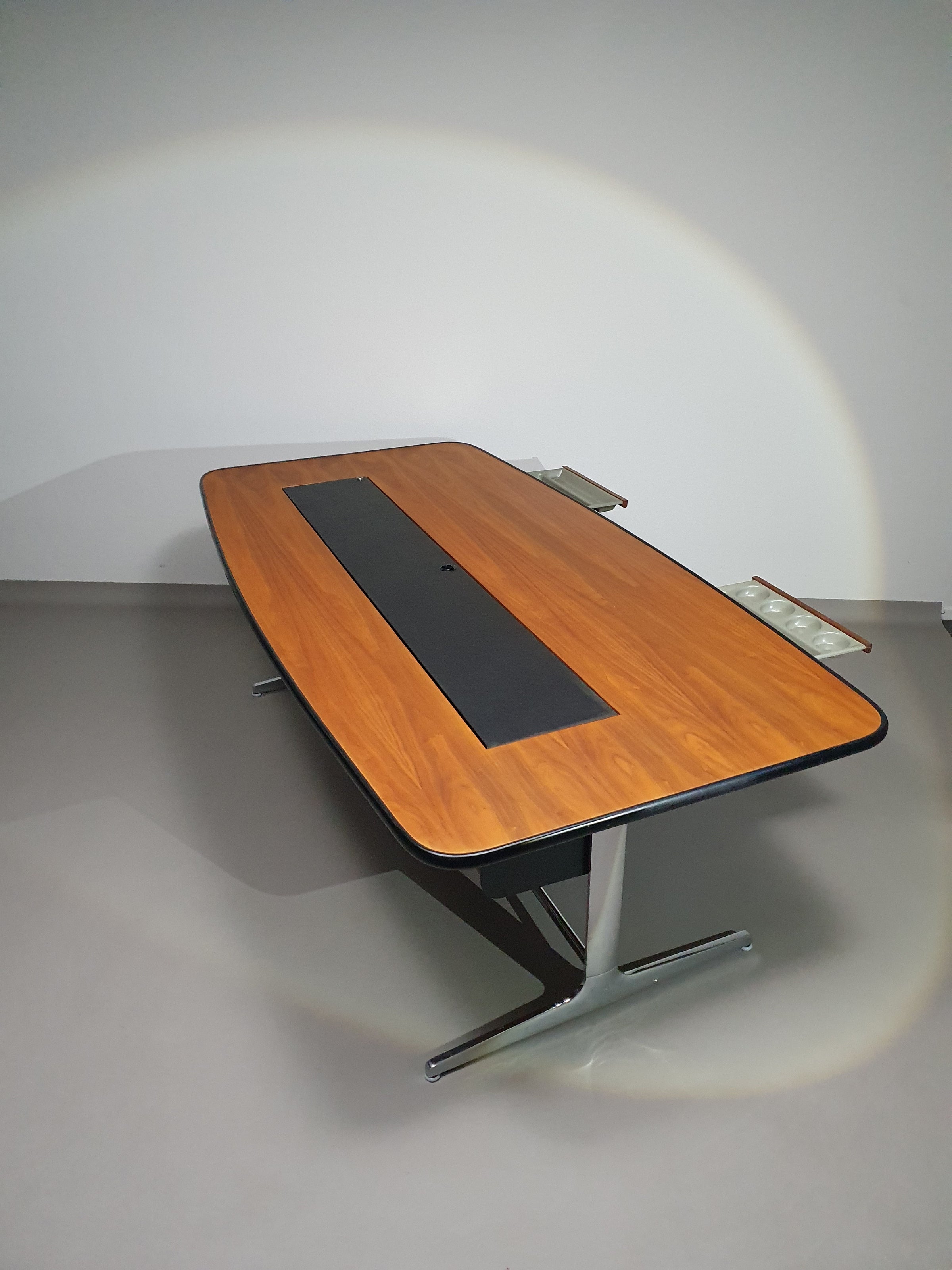 George Nelson / Type Action office conference desk Manufacturer Herman Miller Year 1964 