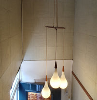 Holmegaard - Michael Bang - triangle Raindrop hanglamp / pendant - Opaal wit / opal white - Teak - Midcentury design
Cluster pendant light