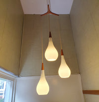 Holmegaard - Michael Bang - triangle Raindrop hanglamp / pendant - Opaal wit / opal white - Teak - Midcentury design
Cluster pendant light