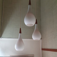 Holmegaard - Michael Bang - triangle Raindrop hanglamp / pendant - Opaal wit / opal white - Teak - Midcentury design
Cluster pendant light