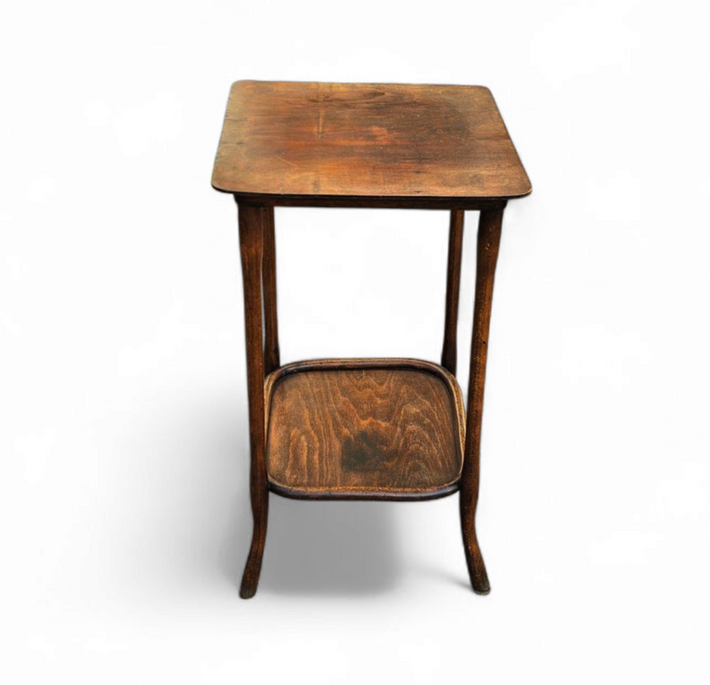 Michael Thonet side table / plant stand 

47 x 47 x 76 cm