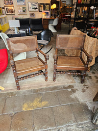 2 x Jacobean Lionel head armchairs
Oak wood / webbing
Early 20th century