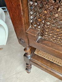 2 x Jacobean Lionel head armchairs
Oak wood / webbing
Early 20th century