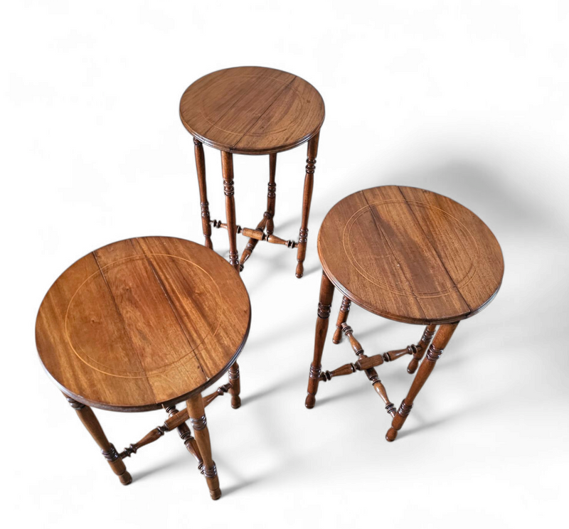 Art Deco / nesting table 3 x / attributed to Maison Franck / inlaid tortoiseshell top / 1920