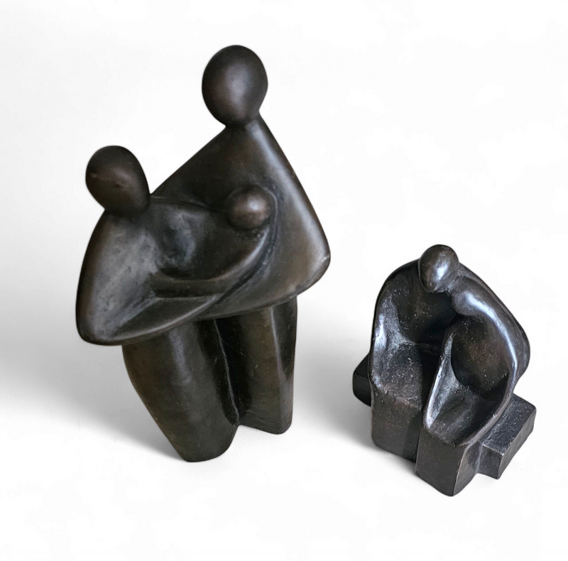 Solid bronze figures / Marked HK / height 17 cm

Height 17 
Width 14
Depth 9 cm
