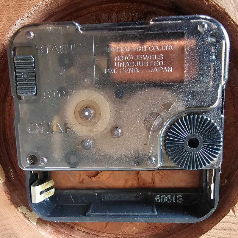 MACYS in box / wood tree slab clock / resin coated dark stained woodgrain sliced segment burled natural grain bark rustic lodge brass 1980s