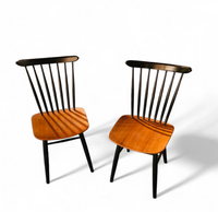 Set of 2 Spindle Back dining chairs / curved
seating / Teak wood seat / 1960s / Pastoe Holland / 1970s