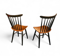 Set of 2 Spindle Back dining chairs / curved
seating / Teak wood seat / 1960s / Pastoe Holland / 1970s