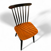 Set of 2 Spindle Back dining chairs / curved
seating / Teak wood seat / 1960s / Pastoe Holland / 1970s