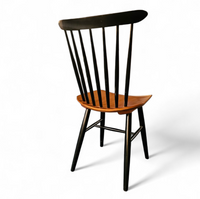 Set of 2 Spindle Back dining chairs / curved
seating / Teak wood seat / 1960s / Pastoe Holland / 1970s