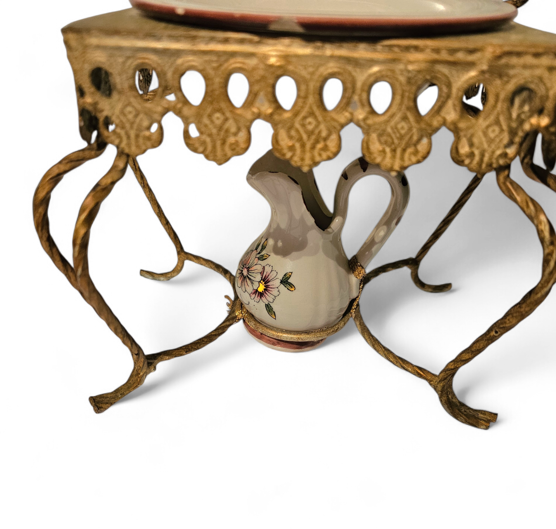 Antique dolls house / dressing / mirror table /
Porcelain jug / plate ( 13 cm ) /
With signs of use