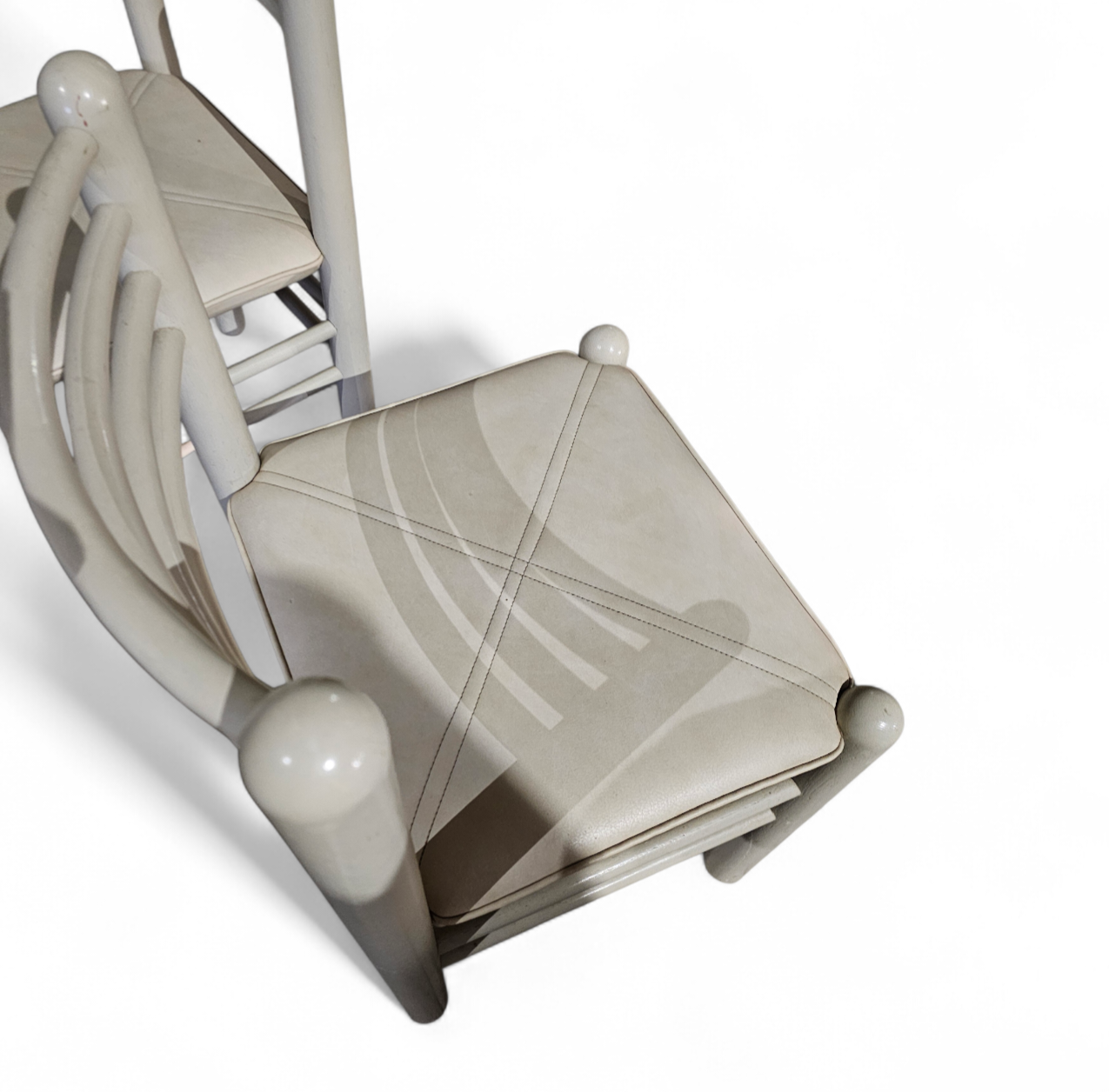 5 x dining chair / light grey wooden frame / leather seat / Germany 1970s / labeled " ideen für kuchen - innenarchitektur "