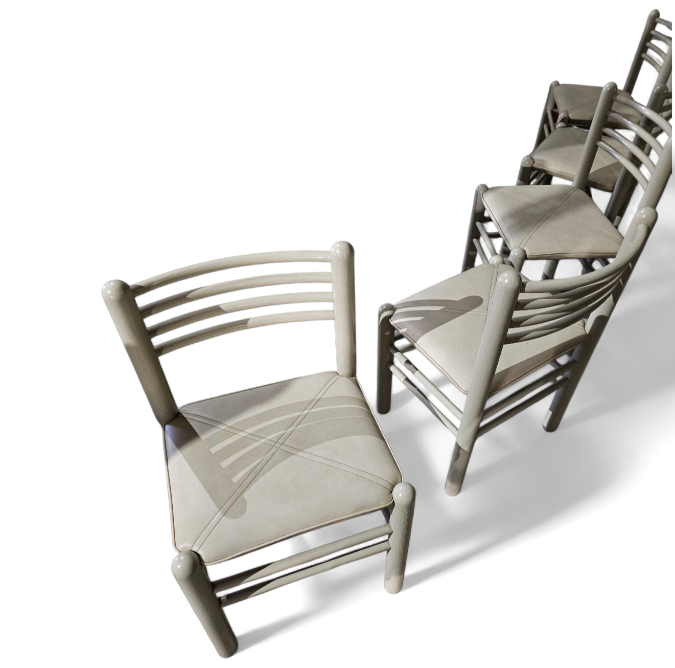 5 x dining chair / light grey wooden frame / leather seat / Germany 1970s / labeled " ideen für kuchen - innenarchitektur "