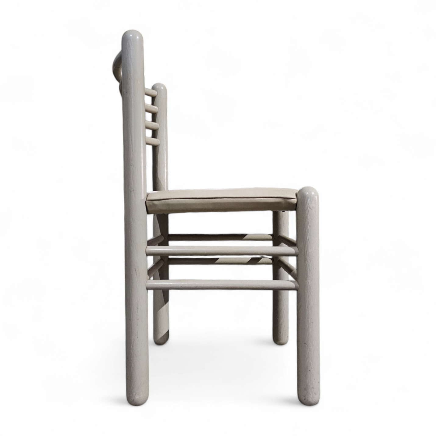 5 x dining chair / light grey wooden frame / leather seat / Germany 1970s / labeled " ideen für kuchen - innenarchitektur "