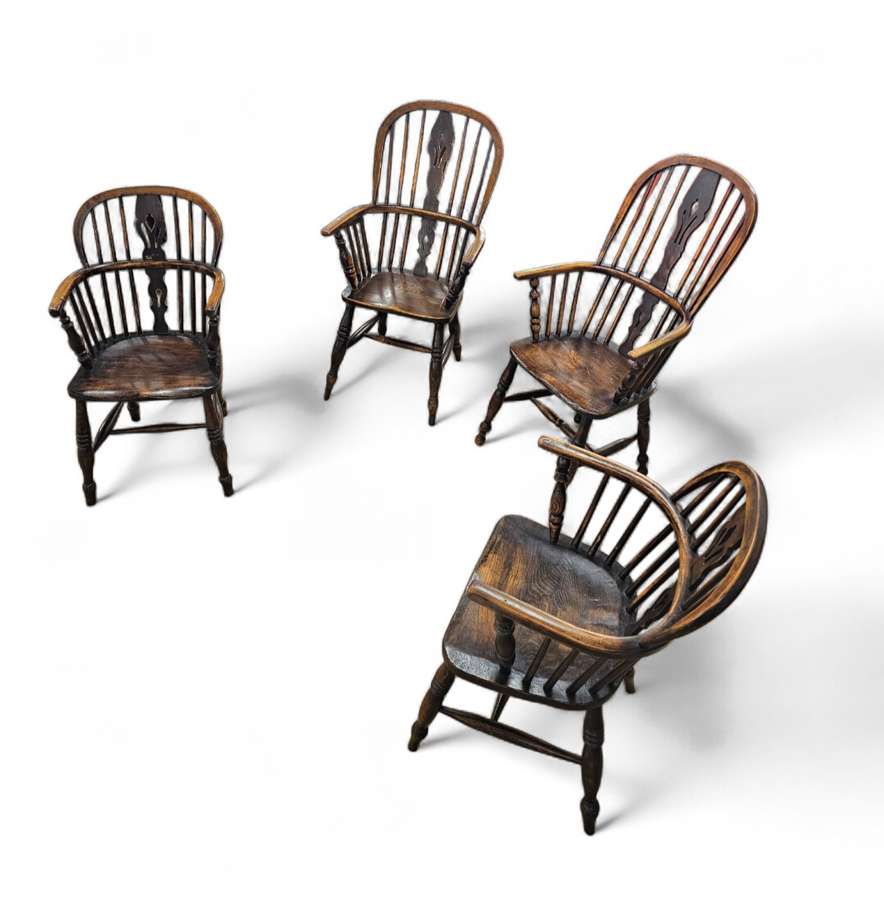 4 x Antique Windsor 2 Low / 2 high Spindle Back Arm Chair In Elm Wood / 19th Century