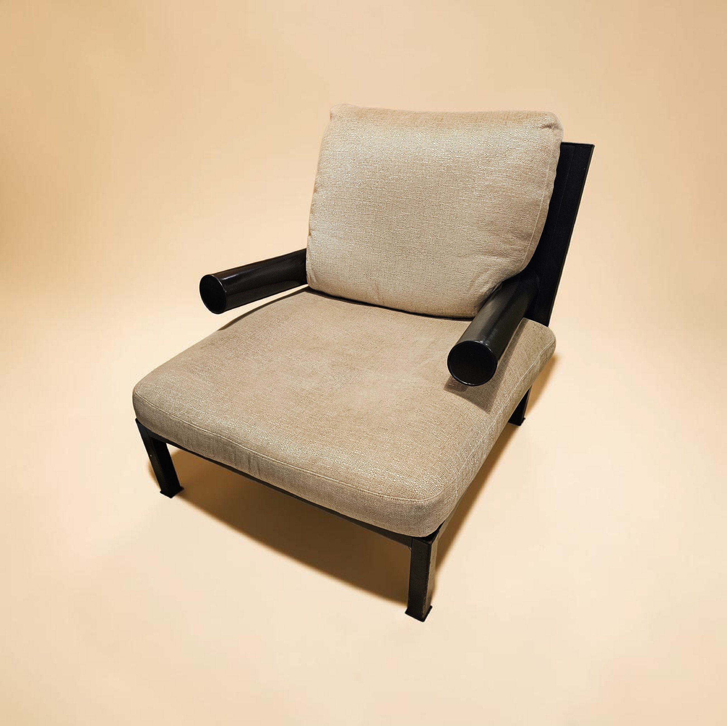 Armchair 'Baisity' by Antonio Citterio for B&B Italia with cushions linen / Frame covered in black leather
