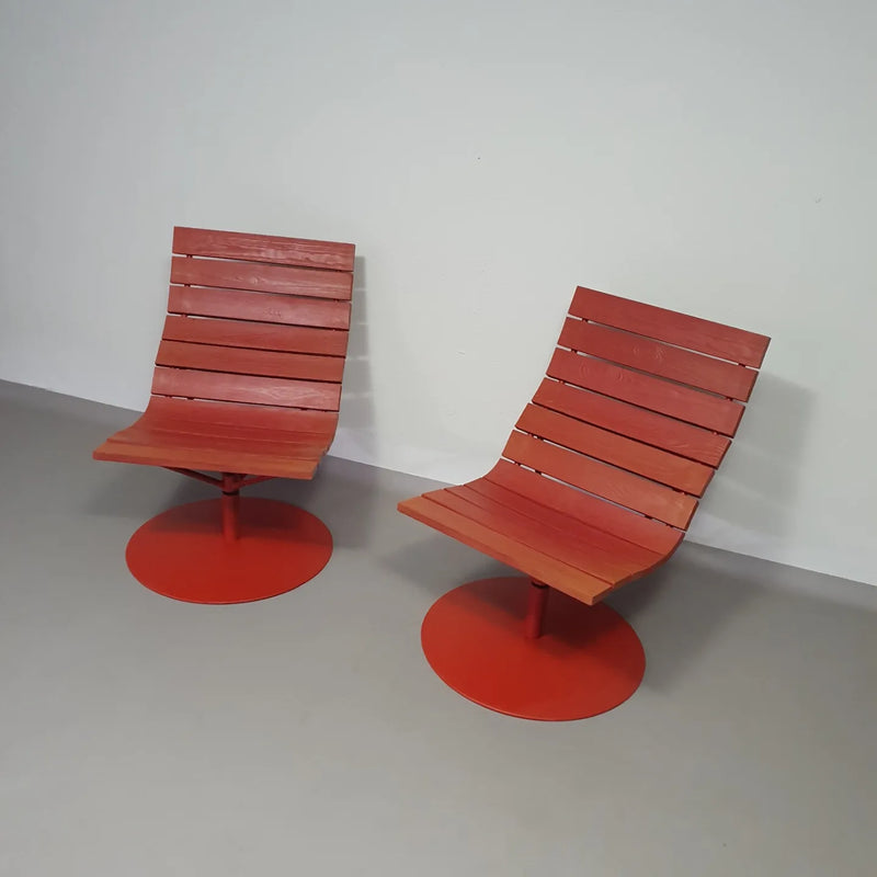 Marcus Arvonen voor Ikea (PS 2009) - 2 rode draaifauteuils Brygga