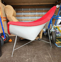 Early Model Vintage Coconut Chair by George Nelson for Herman Miller
Fiberglass shell