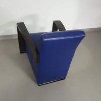 4 x Vintage Ying lounge chairs / fauteuils van Hugues Chevalier, jaren 1990. 3 x blue / 1 x red leather. Special made in these colours for Tommy Hilfiger. With traces of use.