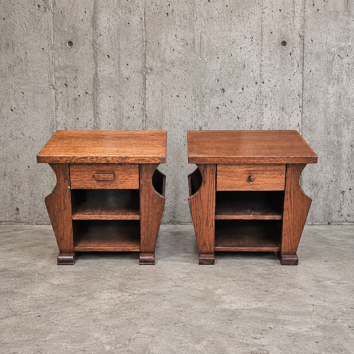 2 x matching oak magazine tables / night stands