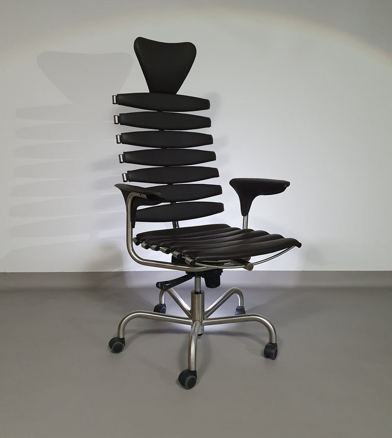 De Sede DS-2100/161 Executive Chair from our designer Home Office collection.
Mint condition 
Dark brown leather