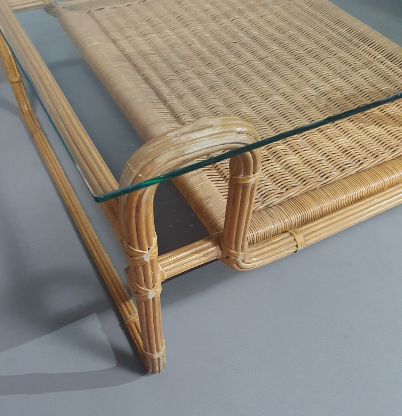 Mid Century coffee table. Iron frame / pencil reed / split reed / rattan
75 x 75 x 40 cm
