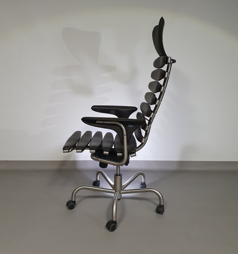 De Sede DS-2100/161 Executive Chair from our designer Home Office collection.
Mint condition 
Dark brown leather