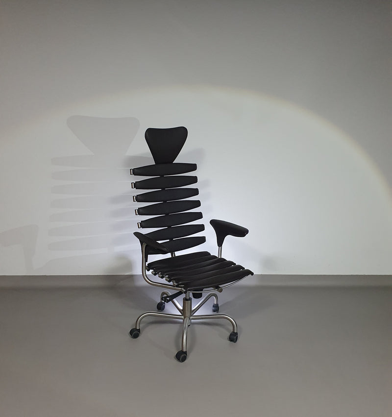 De Sede DS-2100/161 Executive Chair from our designer Home Office collection.
Mint condition 
Dark brown leather