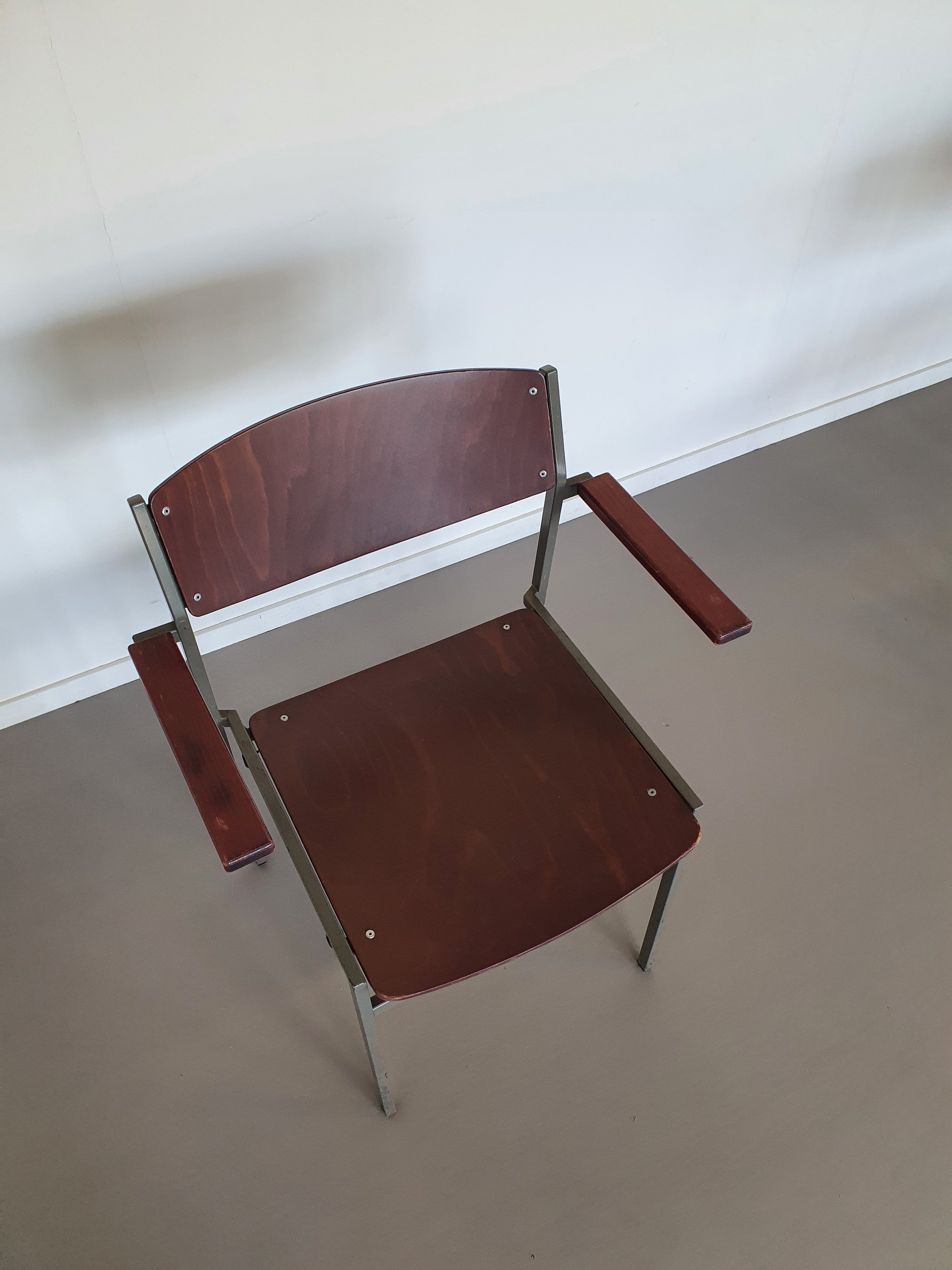 Gijs van der Sluis voor 't Spectrum met en zonder armleuning in mooie vintage staat Meerdere op voorraad.