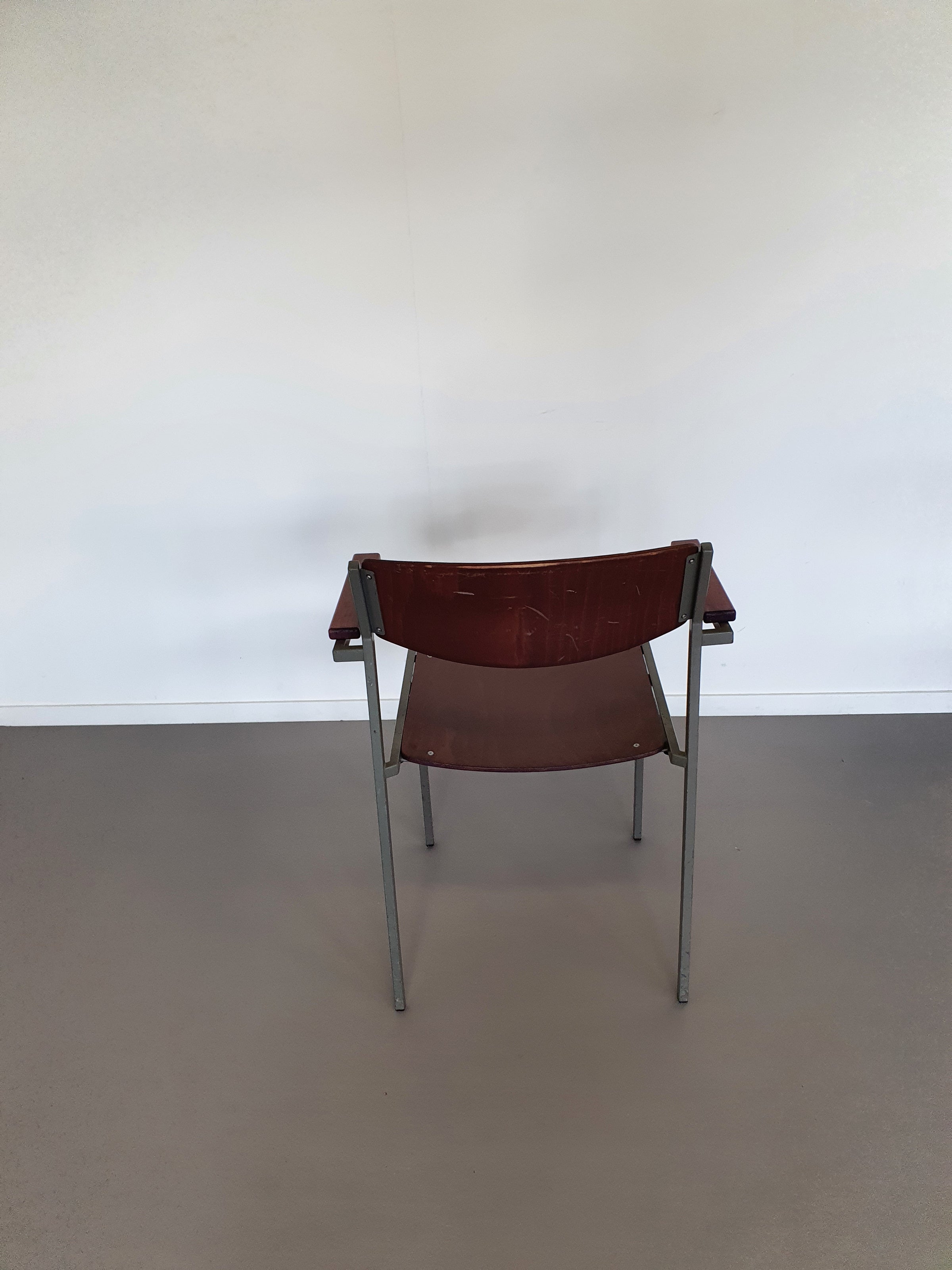 Gijs van der Sluis voor 't Spectrum met en zonder armleuning in mooie vintage staat Meerdere op voorraad.