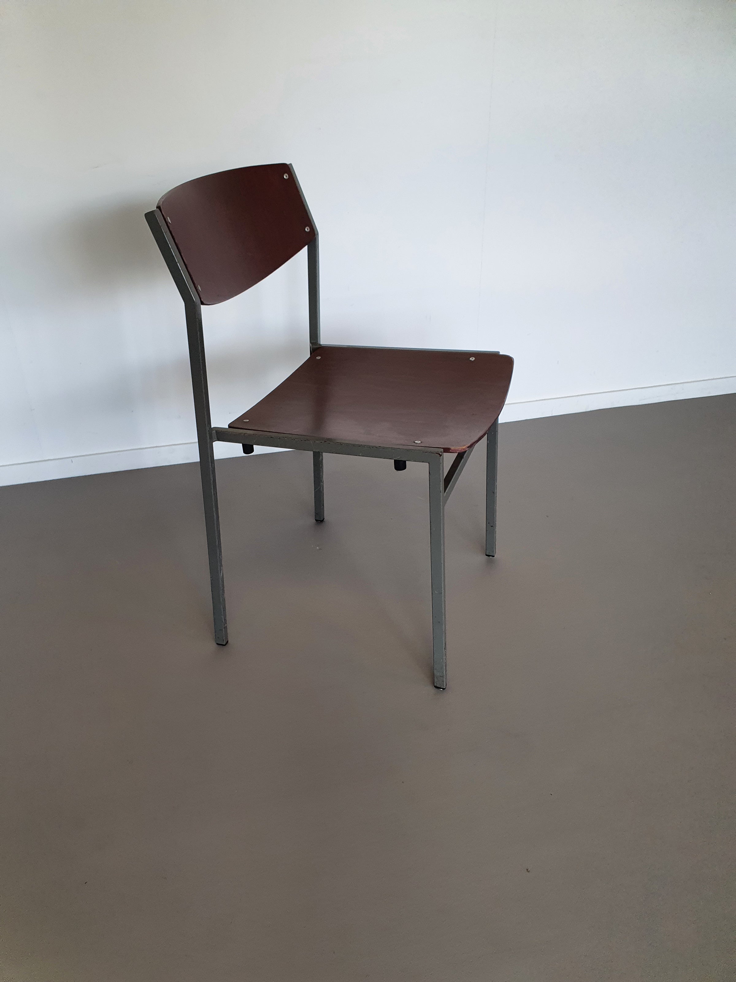 Gijs van der Sluis voor 't Spectrum met en zonder armleuning in mooie vintage staat Meerdere op voorraad.