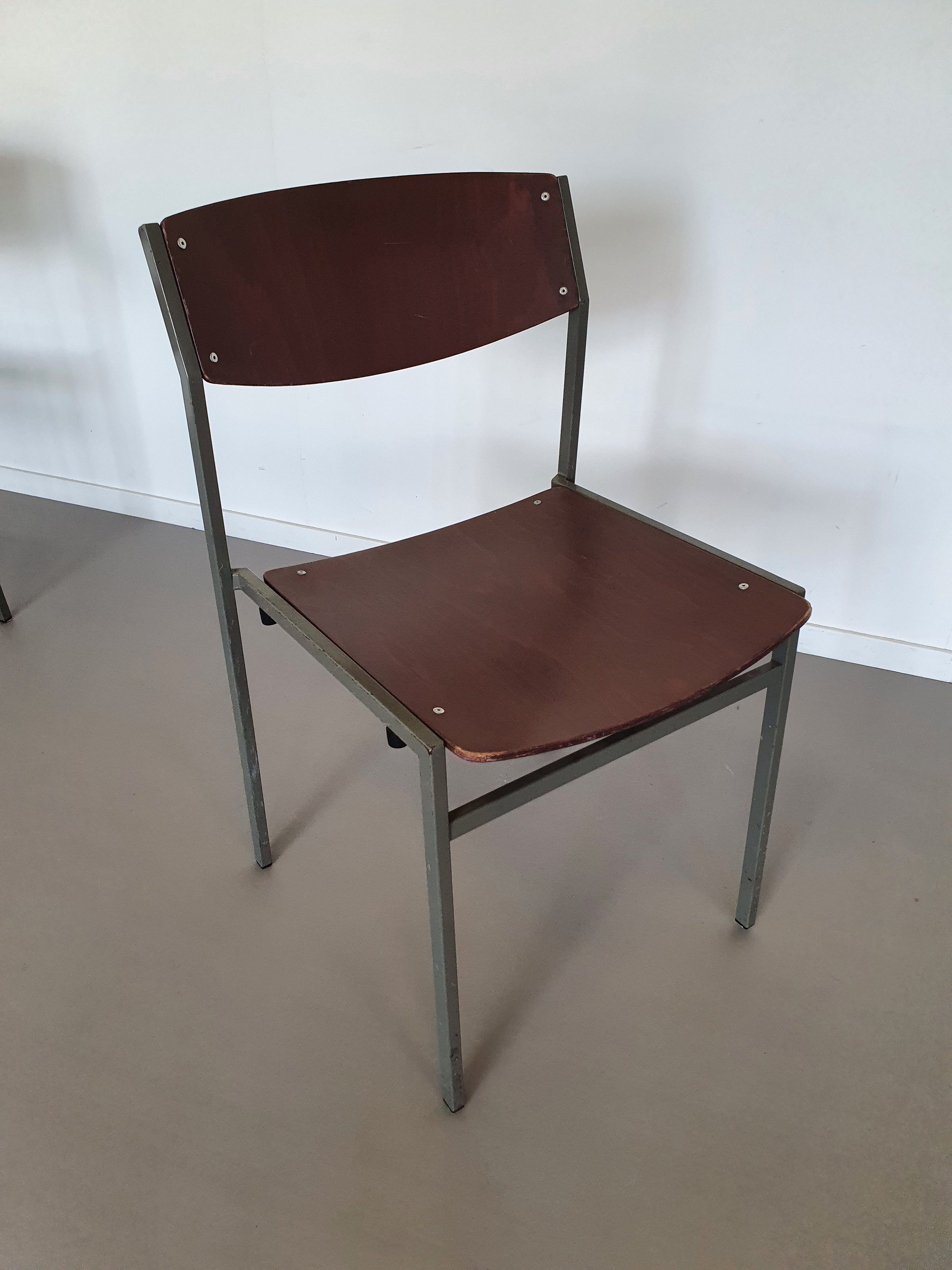 Gijs van der Sluis voor 't Spectrum met en zonder armleuning in mooie vintage staat Meerdere op voorraad.