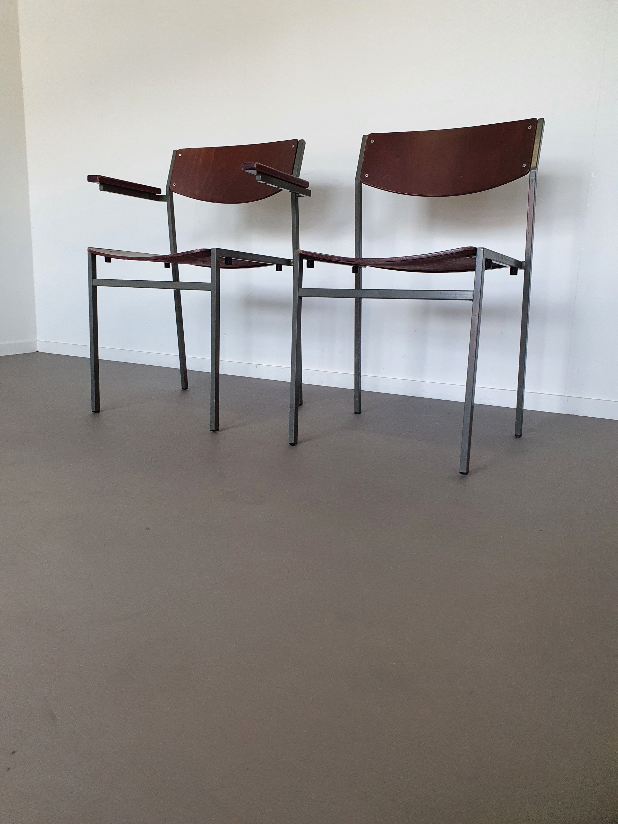 Gijs van der Sluis voor 't Spectrum met en zonder armleuning in mooie vintage staat Meerdere op voorraad.