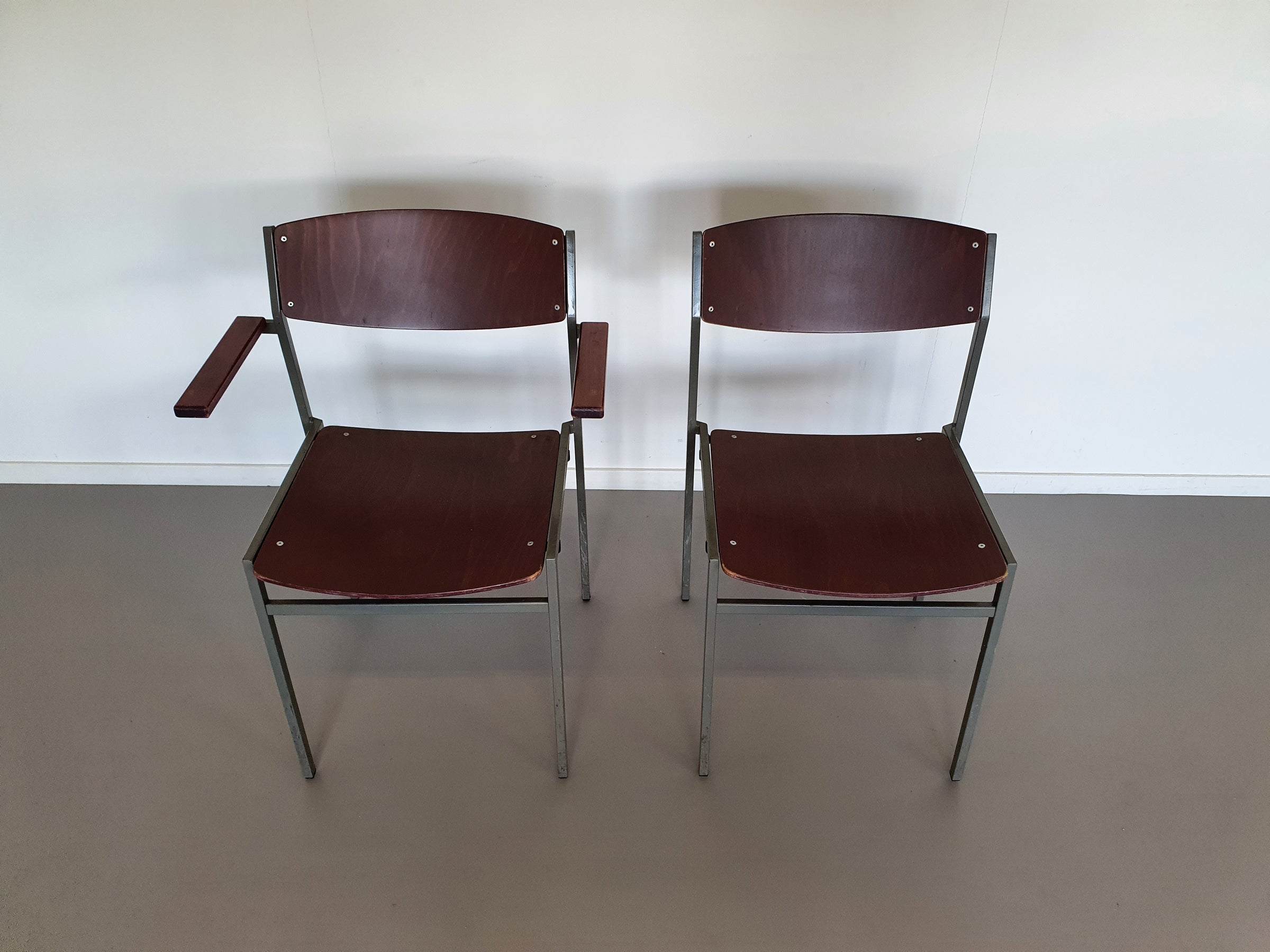 Gijs van der Sluis voor 't Spectrum met en zonder armleuning in mooie vintage staat Meerdere op voorraad.