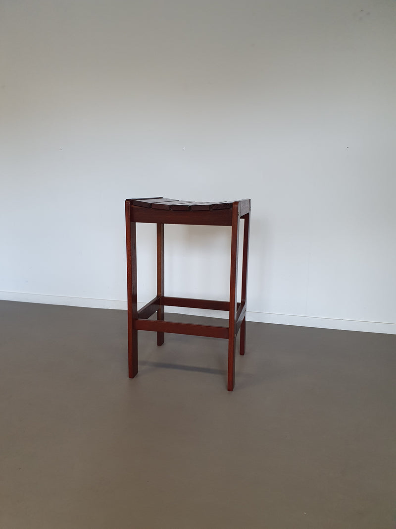 3 x stool meranti 70s. Height 71 cm /
Wide 42 cm / Depth 40 cm