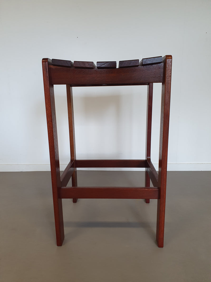 3 x stool meranti 70s. Height 71 cm /
Wide 42 cm / Depth 40 cm