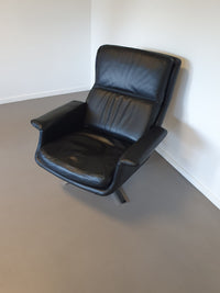 2 calf black leather lounge chairs