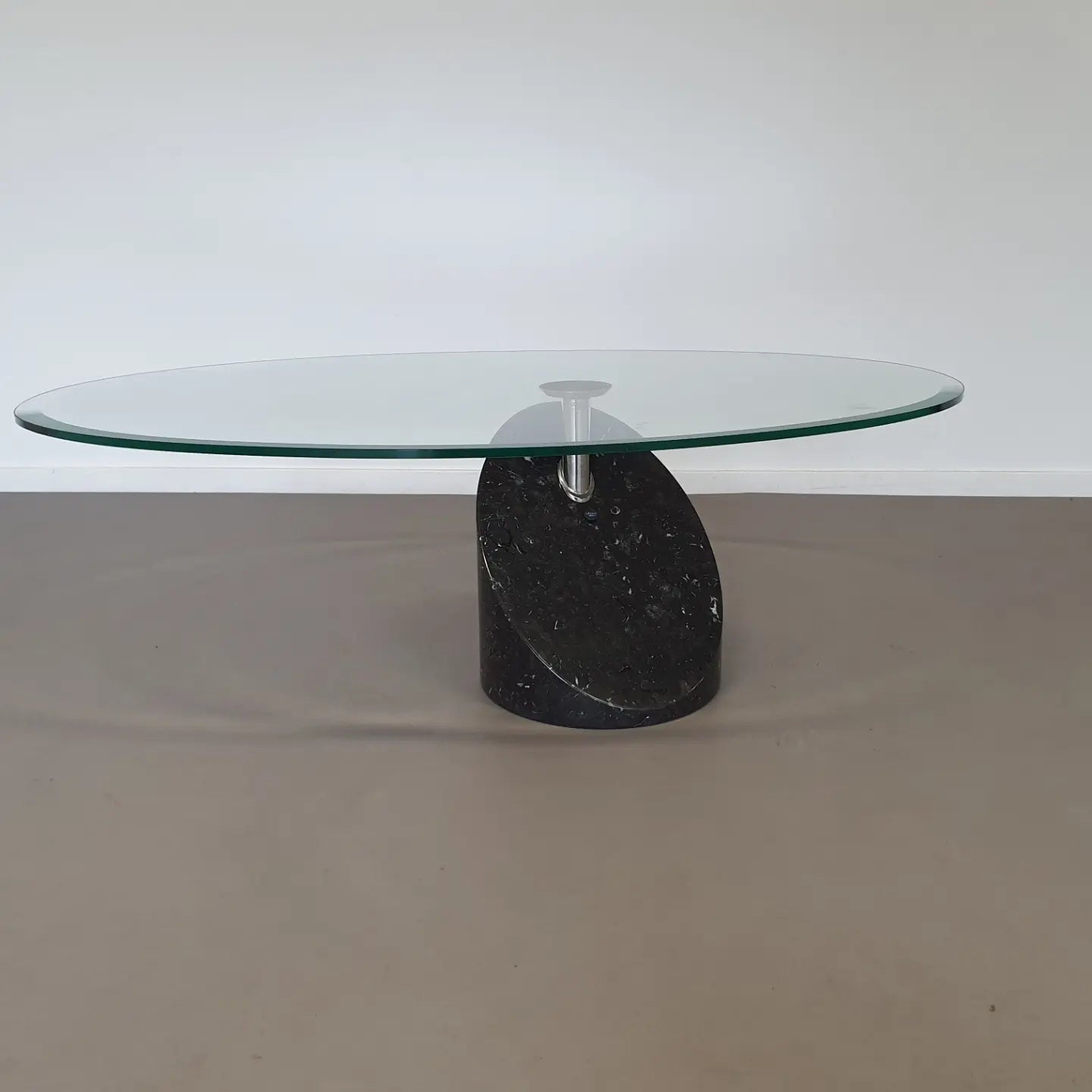 Cattelan oval coffee table 
108 x 80 x 43 marble.